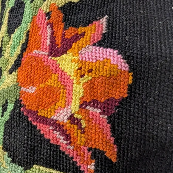 Vintage handcrafted textile art, featuring exquisite Floral hand embroidery - Picture 14 of 14